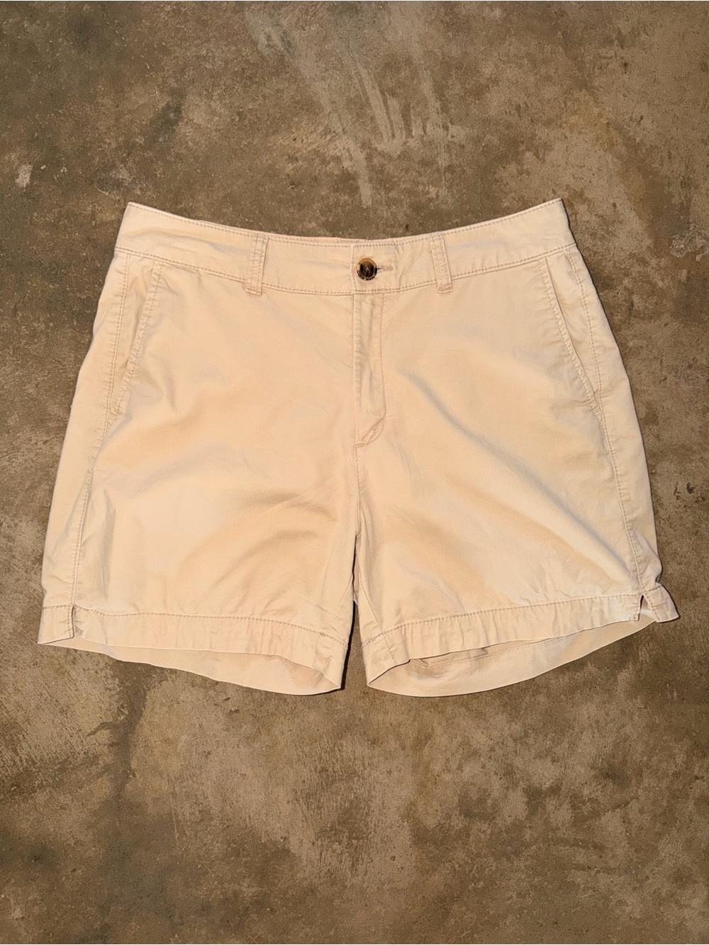 Old Navy Everyday High Rise Khaki Chino Shorts Women’s Size 6